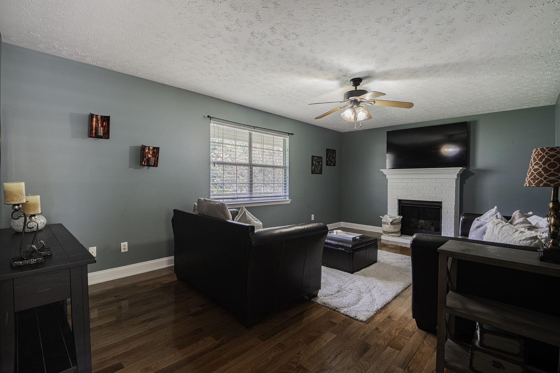 22 West Sims Ringgold, GA 30736 - Photo 5 of 16 Living room