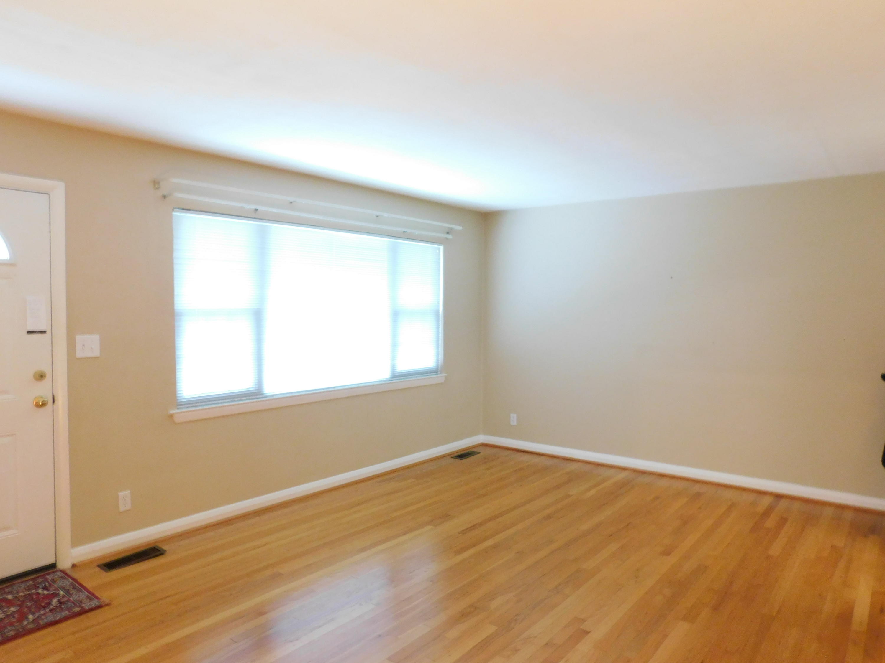 4713 Eldridge Road Hixson, TN 37343 - Photo 5 of 31 4 LIVINGROOM