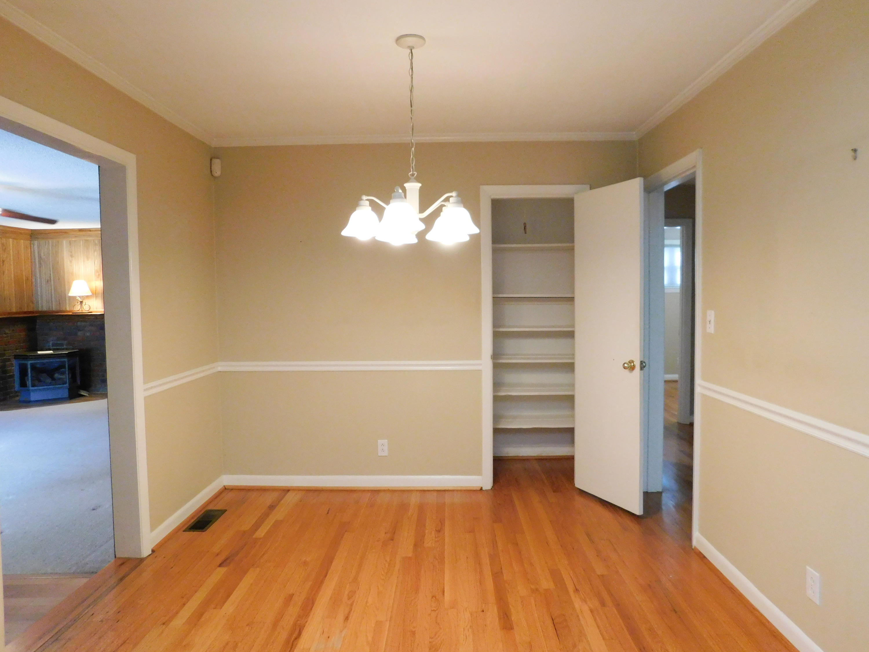4713 Eldridge Road Hixson, TN 37343 - Photo 9 of 31 7 DINING ROOM AND PANTRY
