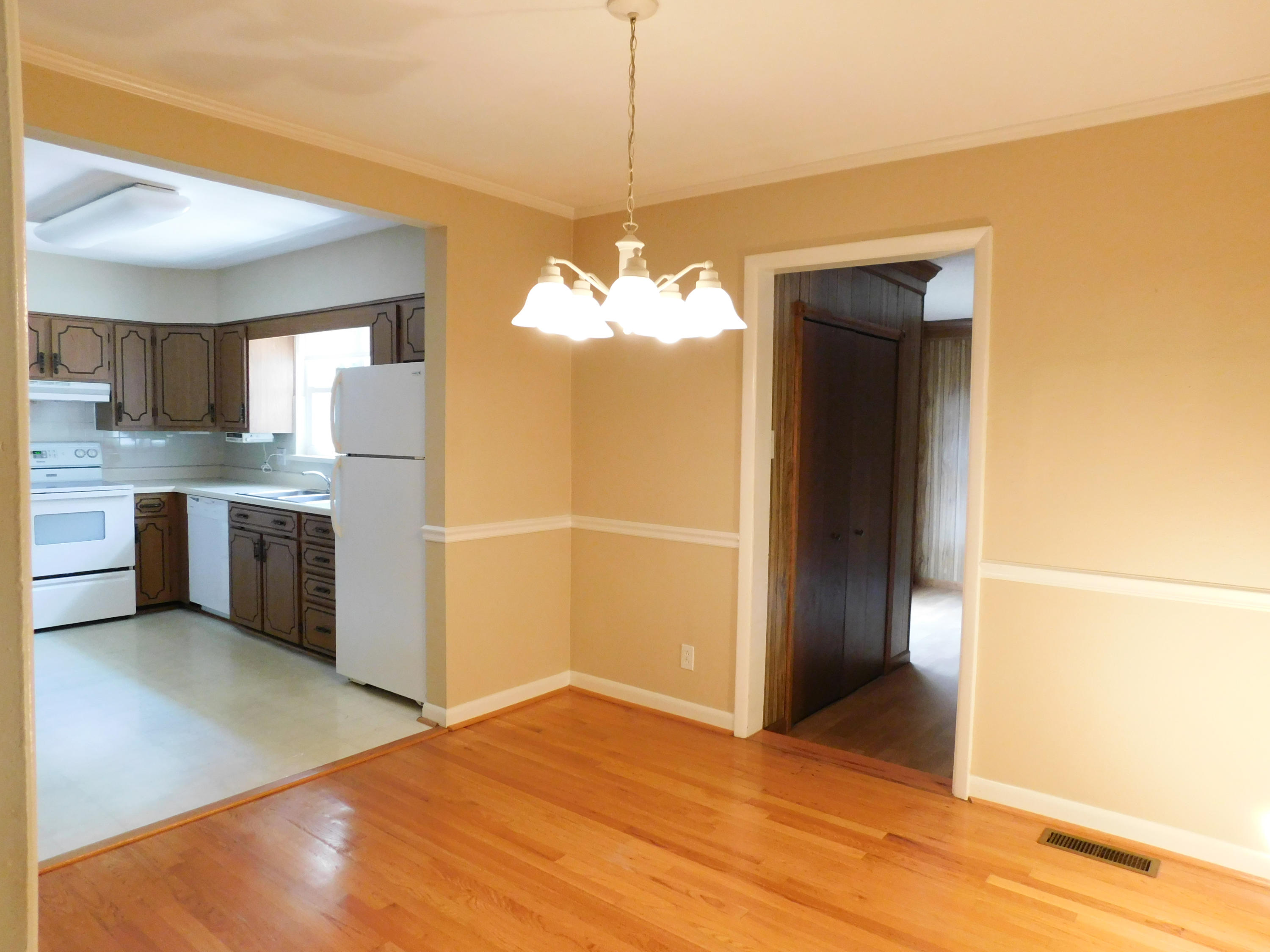 4713 Eldridge Road Hixson, TN 37343 - Photo 10 of 31 7 DINING ROOM