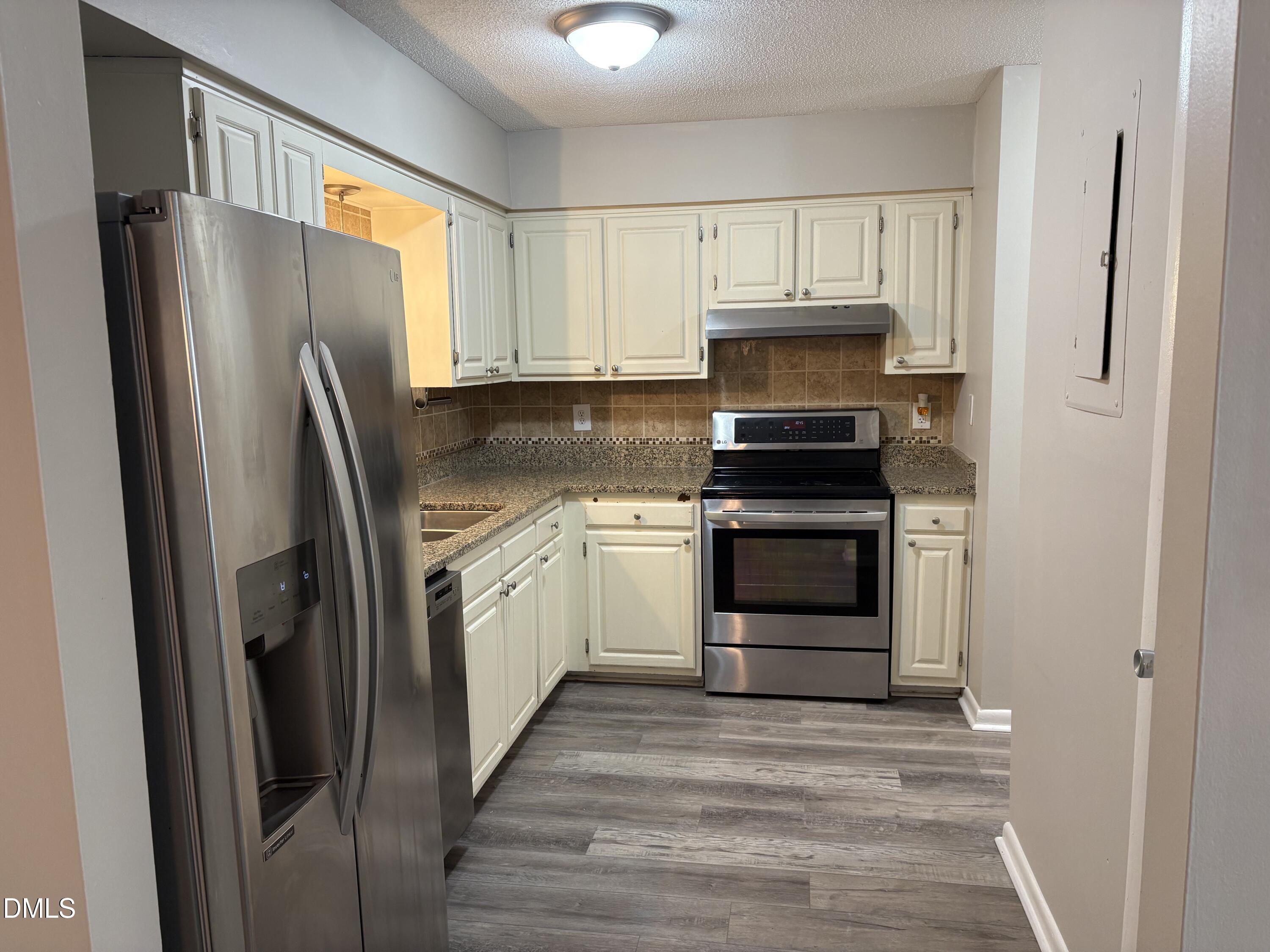 533 Pine Ridge Place Raleigh, NC 27609 - Photo 4 of 9 Kitchen - 533 Pine Ridge
