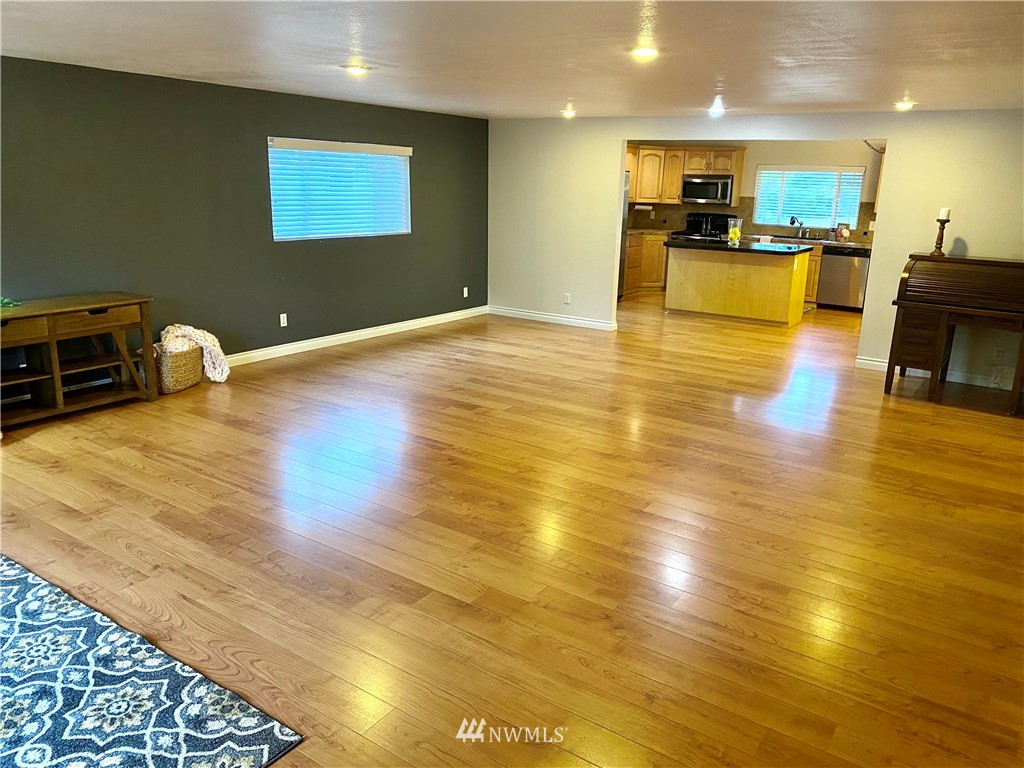 3070 Pershing Way Longview, WA 98632 - Photo 12 of 31 Gallery Image 12