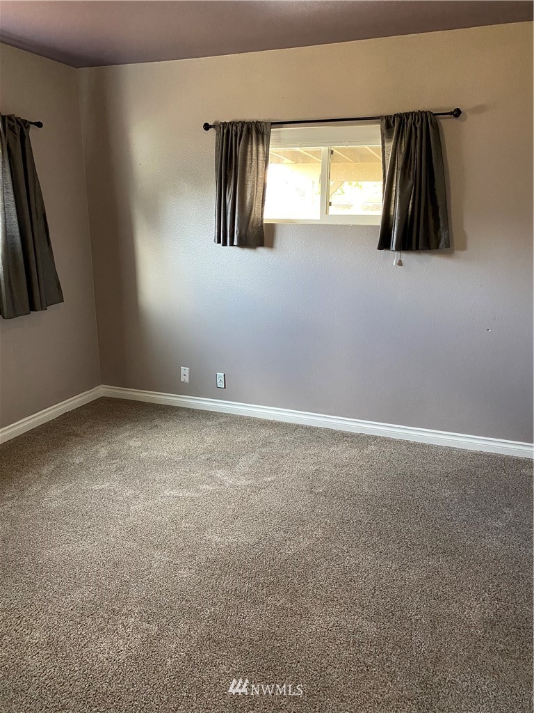 3070 Pershing Way Longview, WA 98632 - Photo 16 of 31 Gallery Image 16
