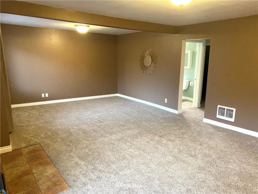 3070 Pershing Way Longview, WA 98632 - Photo 5 of 31 Gallery Image 5