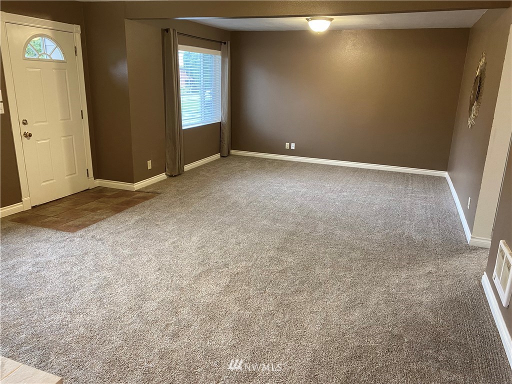 3070 Pershing Way Longview, WA 98632 - Photo 6 of 31 Gallery Image 6