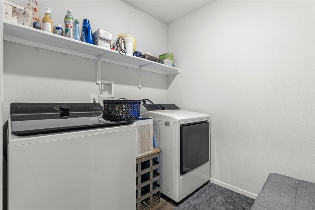 402 Perry Place Rockdale, TX 76567 - Photo 27 of 31 Laundry area with separate washer and dryer and baseboards