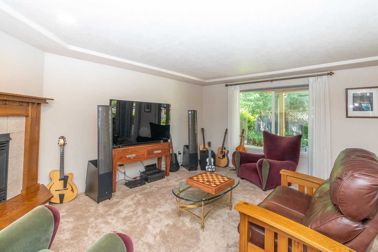 644 Benjamin Way Phoenix, OR 97535 - Photo 16 of 43 644 Benjamin (7 of 103)-Edit
