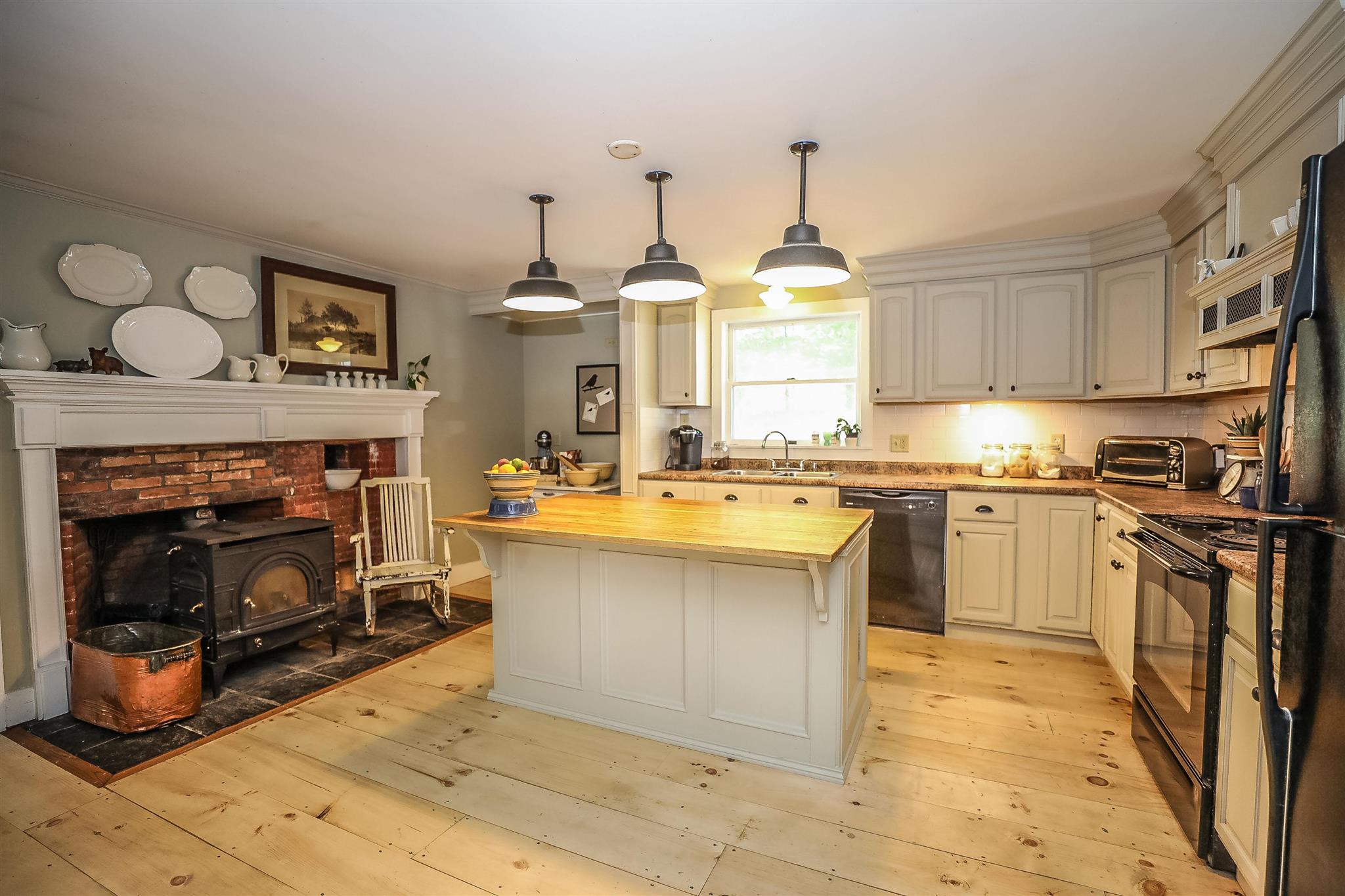 335 Greenfield Road Peterborough, NH 03458 - Photo 5 of 38