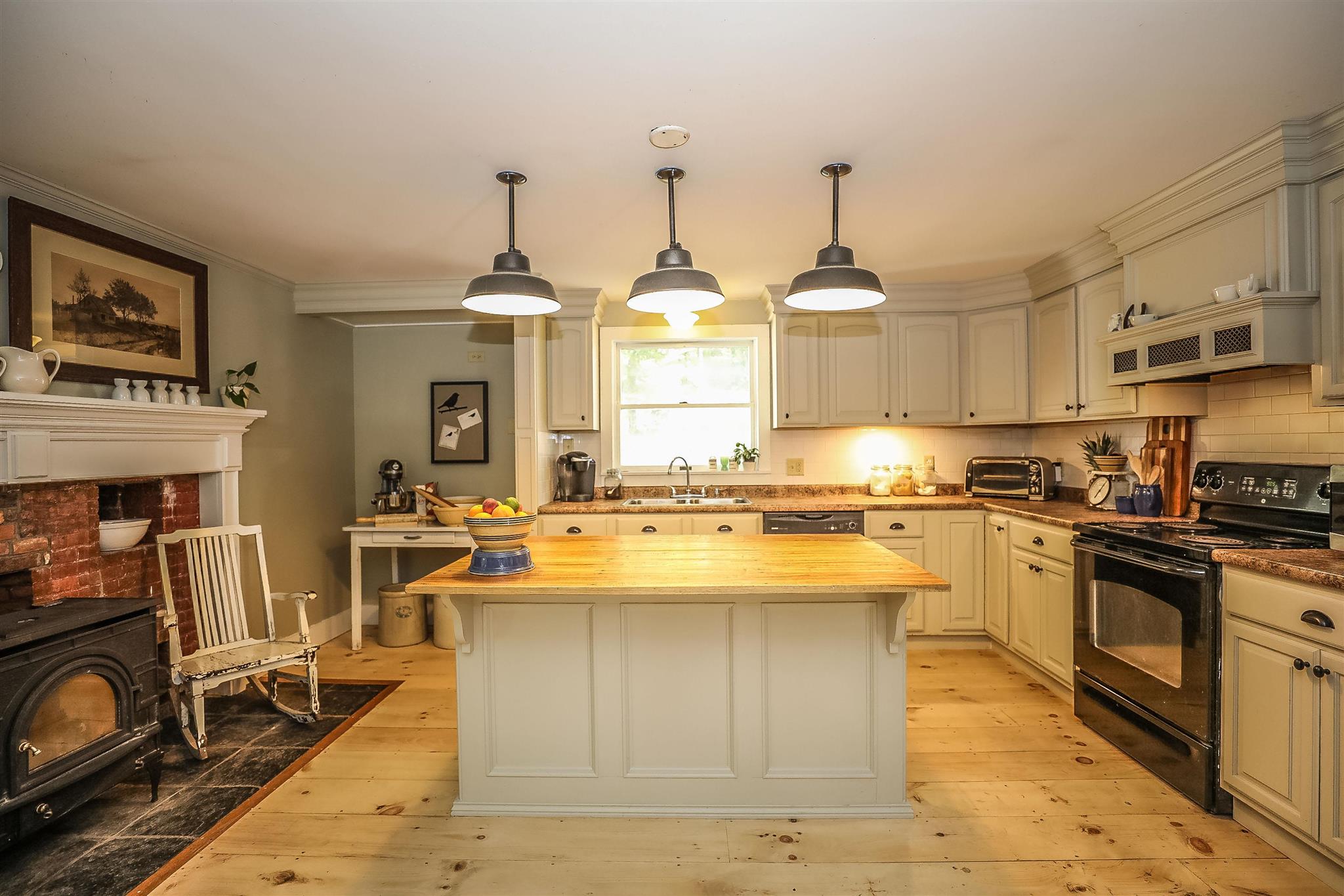 335 Greenfield Road Peterborough, NH 03458 - Photo 9 of 38
