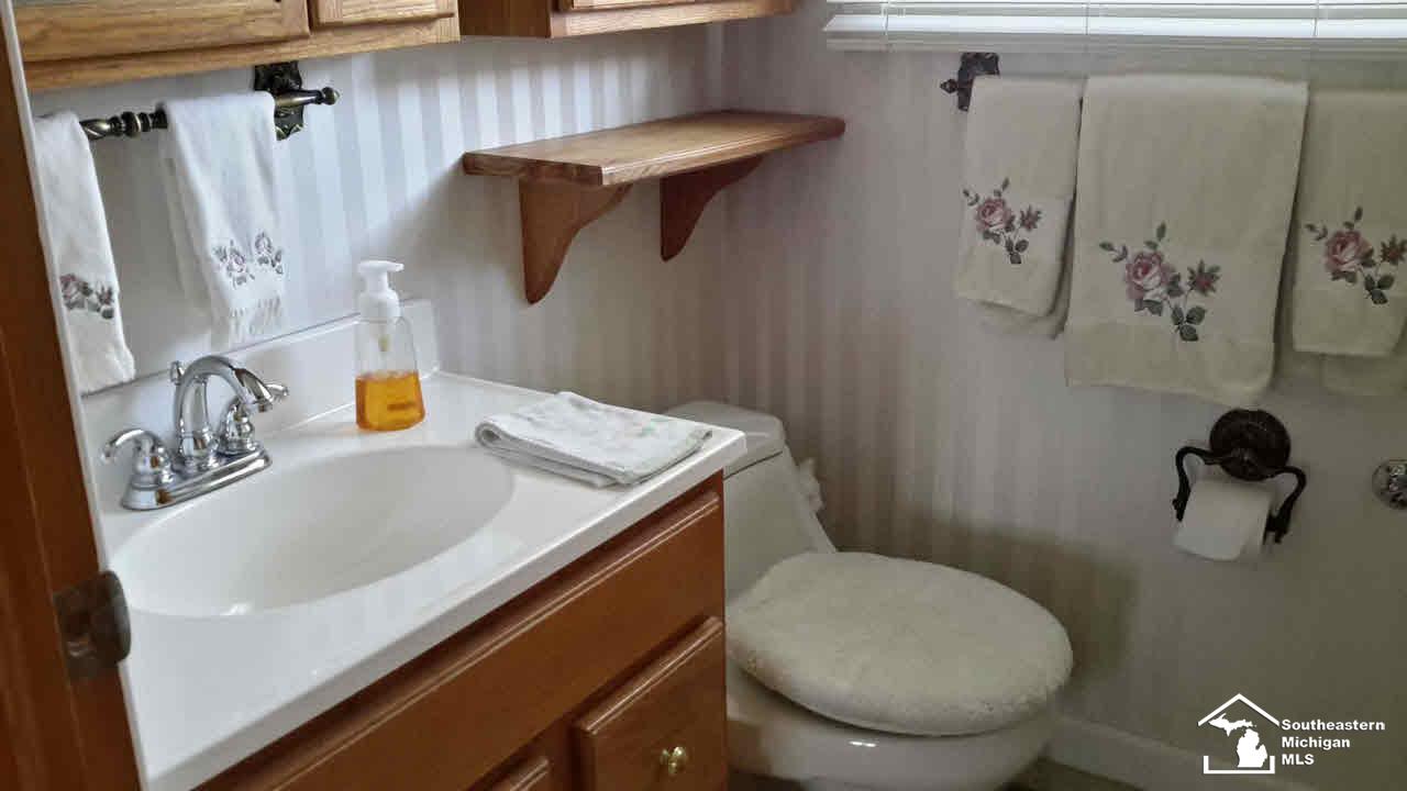 15426 Dayton Road Monroe, MI 48161 - Photo 8 of 14 Bathroom