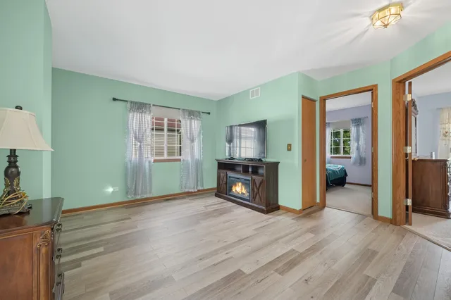 a view of livingroom with hardwood