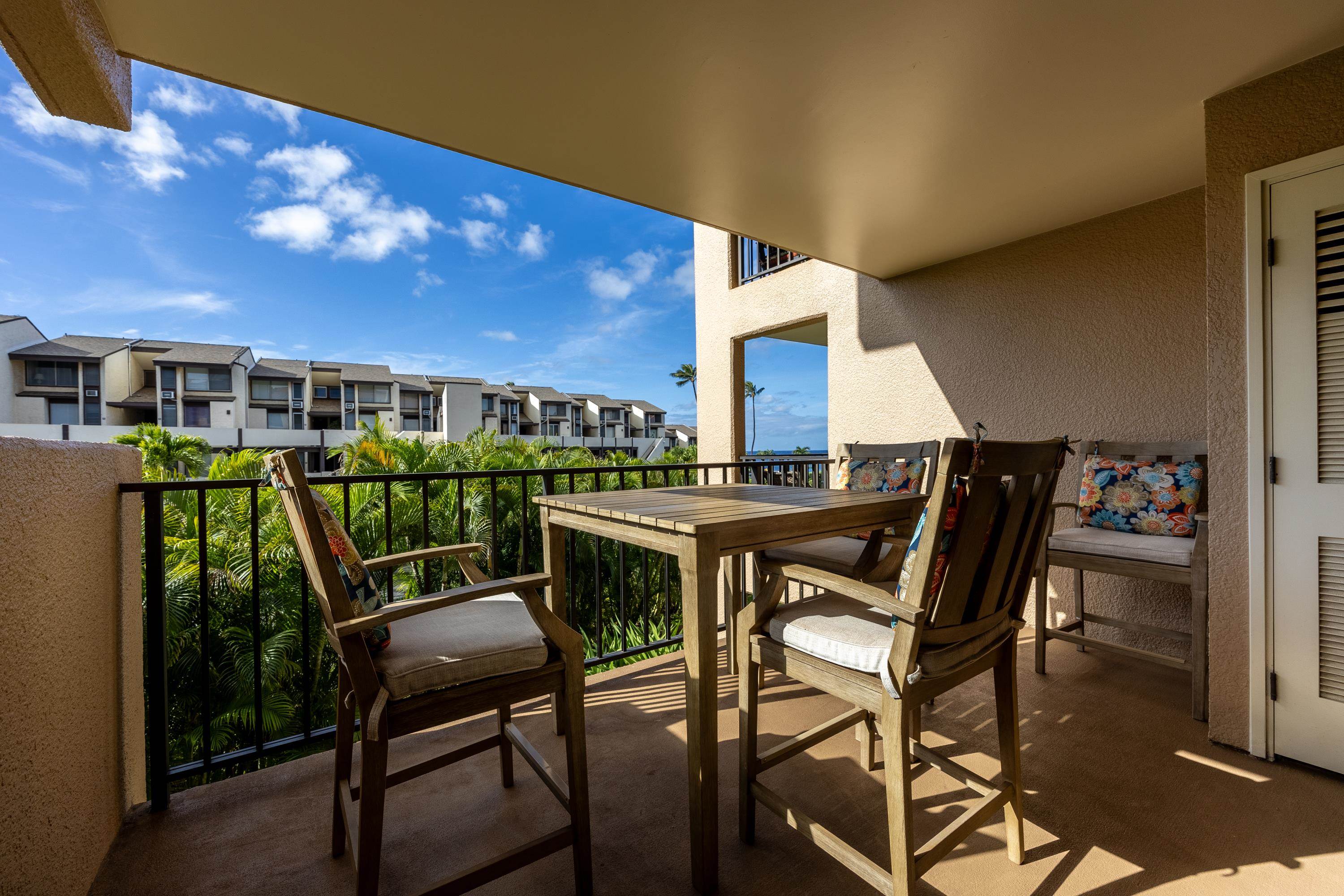 2695 South Kihei Road, Unit 9209 Kihei, HI 96753 - Photo 24 of 50 a view of a patio with table and chairs with wooden floor and fence