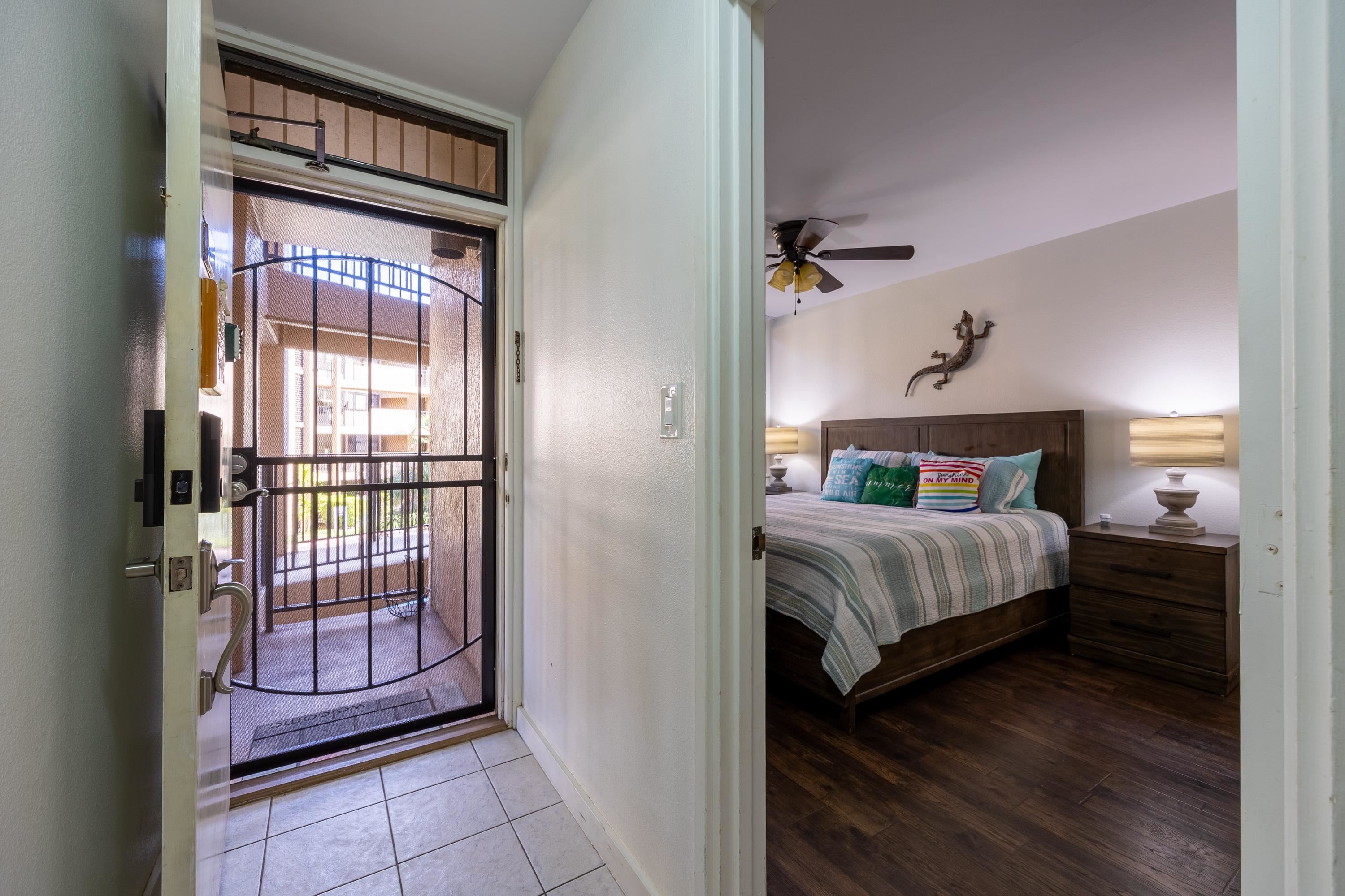 2695 South Kihei Road, Unit 9209 Kihei, HI 96753 - Photo 7 of 50 a bedroom with a bed and a window