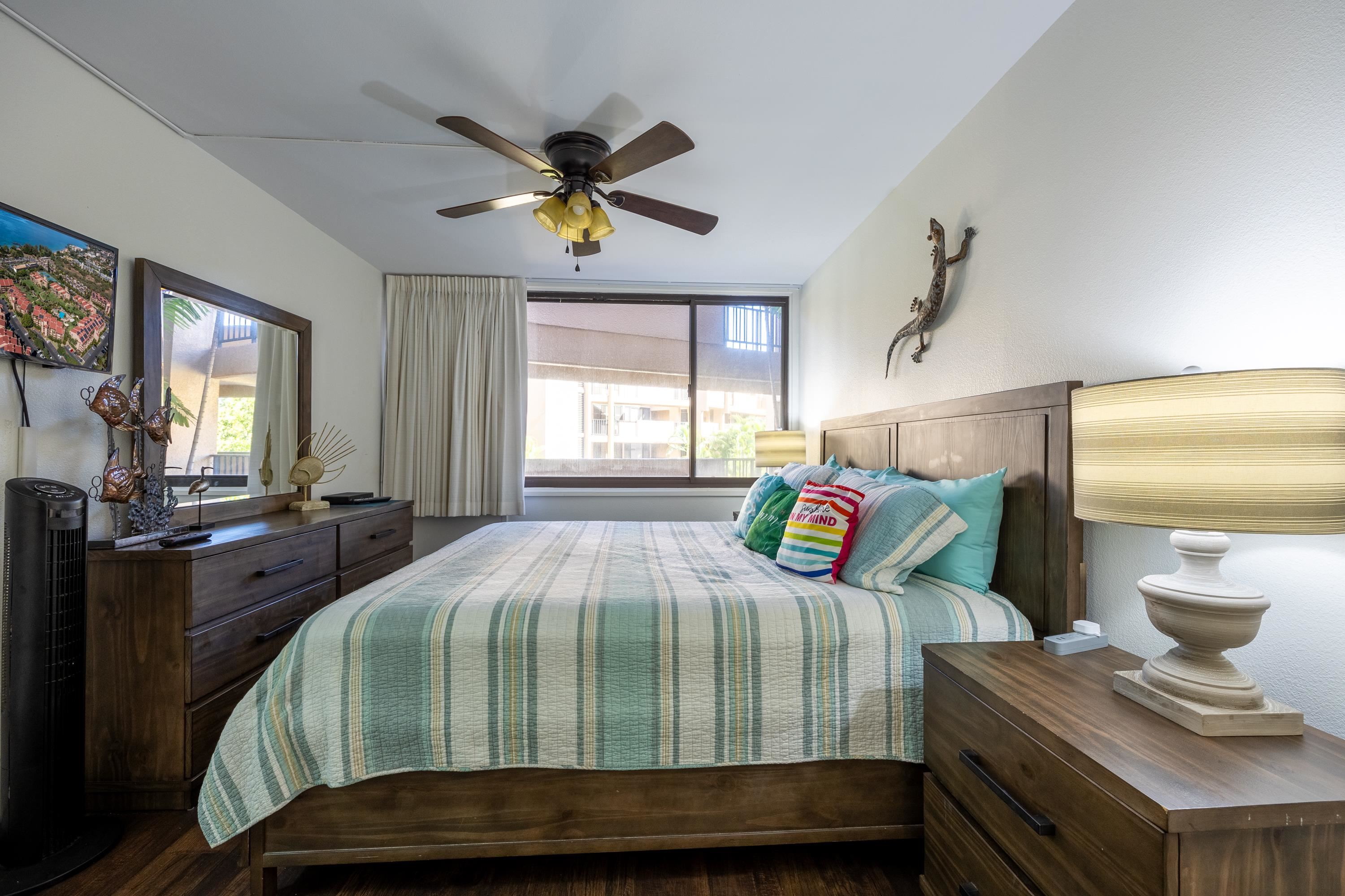 2695 South Kihei Road, Unit 9209 Kihei, HI 96753 - Photo 10 of 50 a bedroom with a bed and window