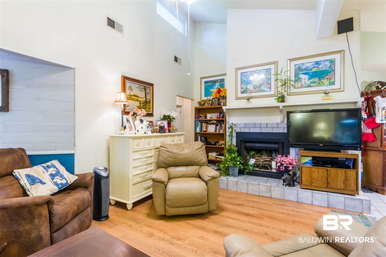 17155 Bemis Lane Elberta, AL 36530 - Photo 5 of 29 Living Room