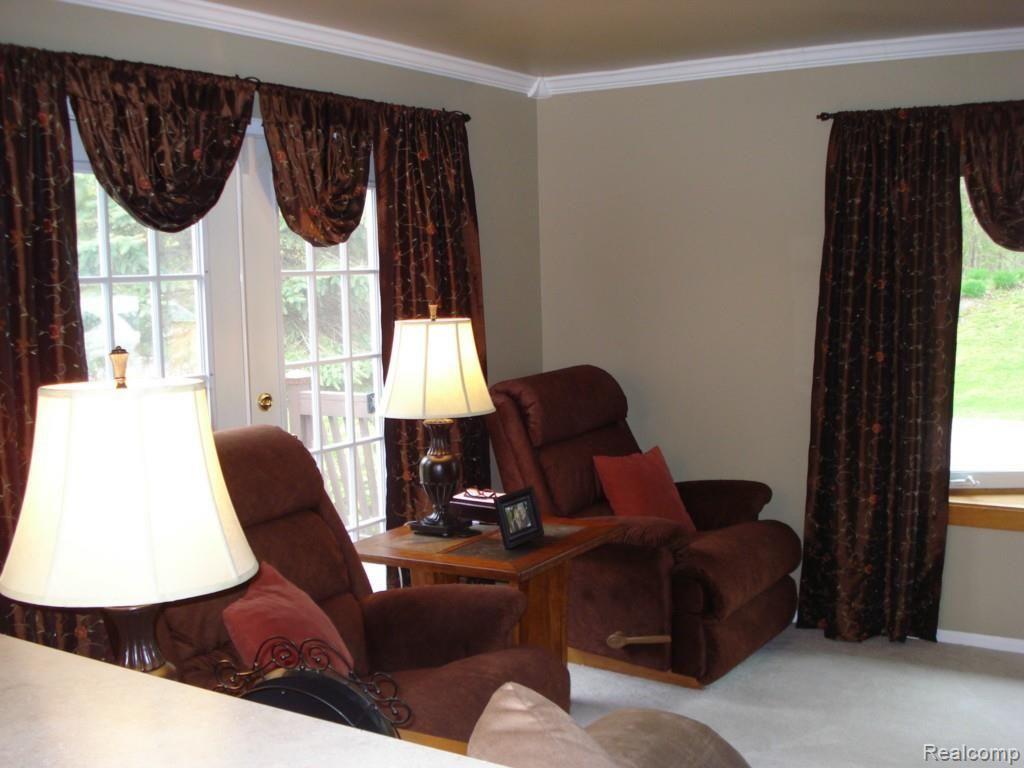 5474 Whipple Lake Road Clarkston, MI 48348 - Photo 14 of 47 Living Room