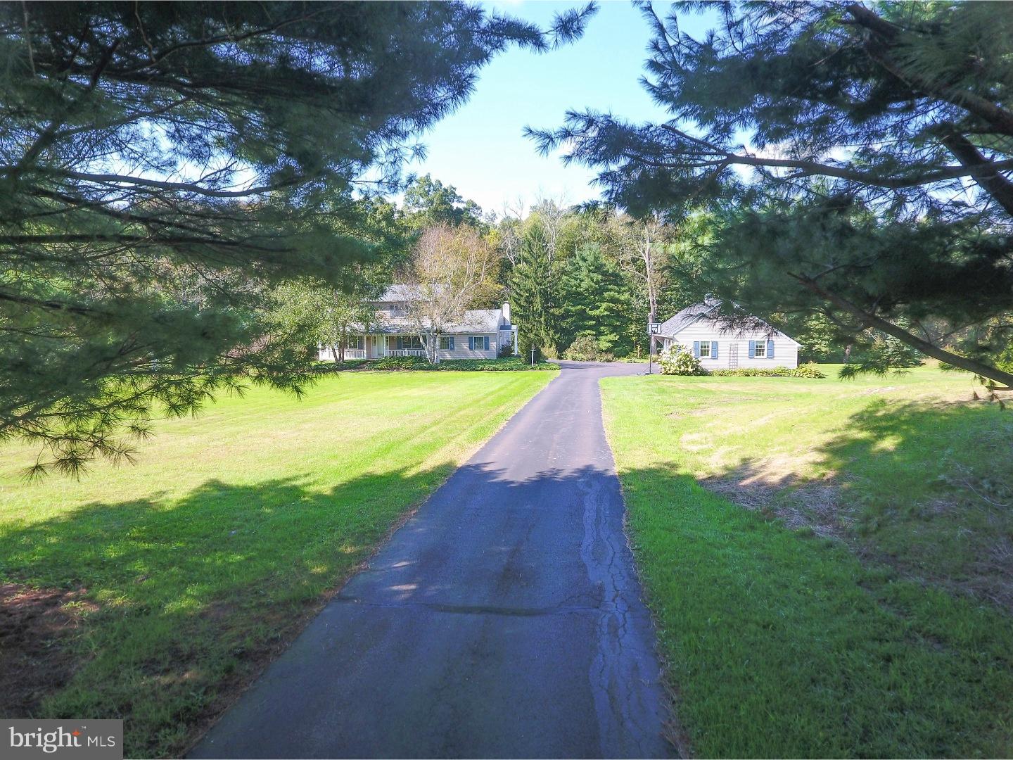4043 Applebutter Road Perkasie, PA 18944 - Photo 4 of 23 Driveway