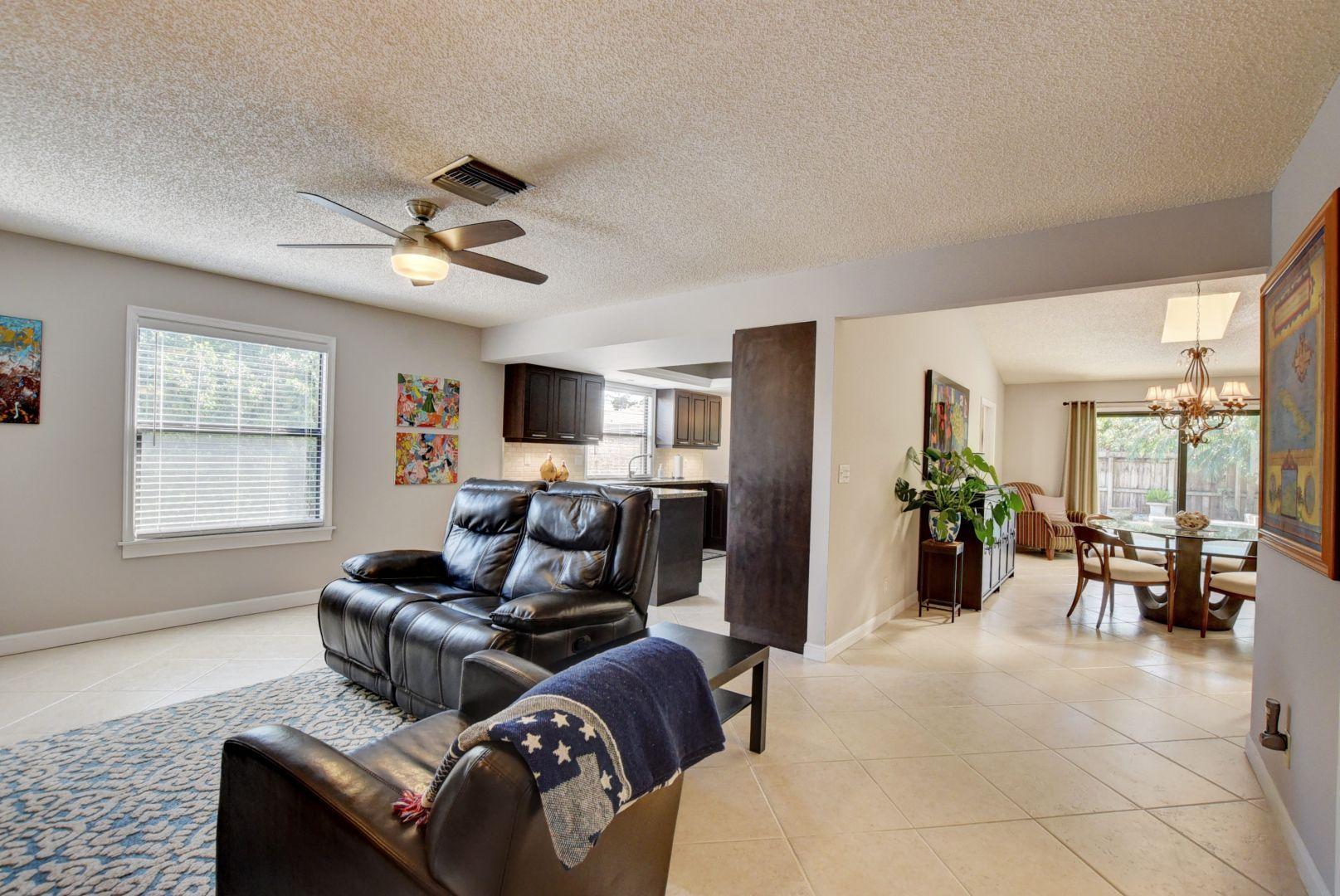 17285 Lake Park Road Boca Raton, FL 33487 - Photo 12 of 40 Family Room Area