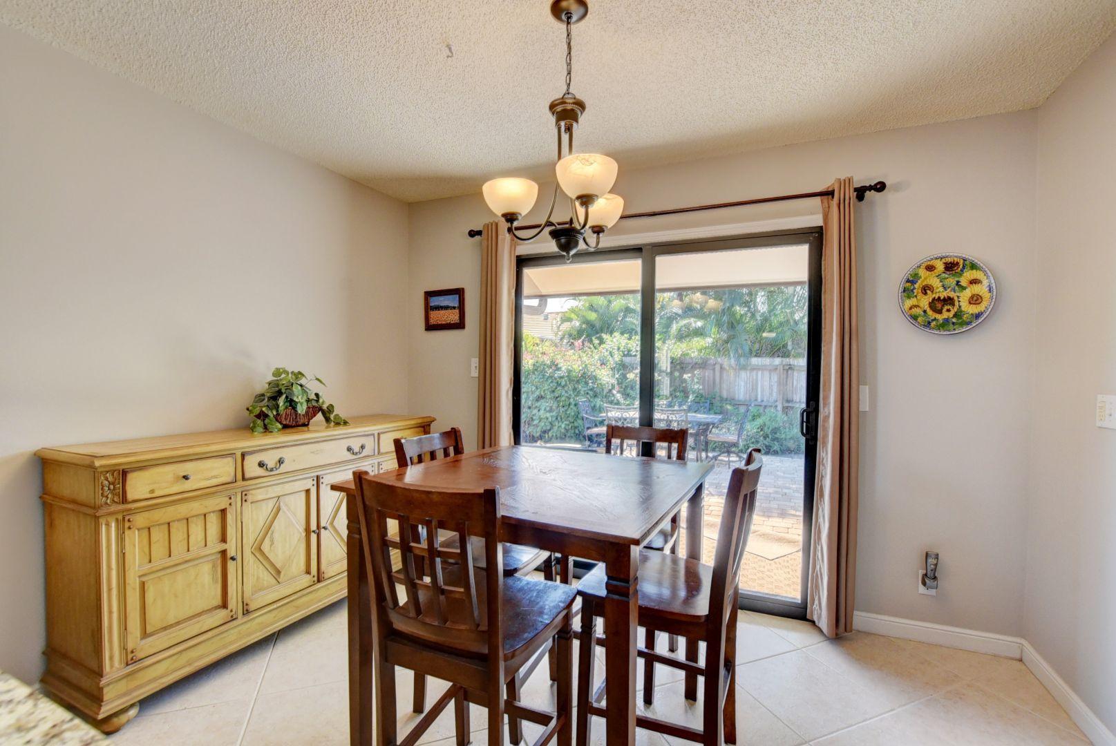 17285 Lake Park Road Boca Raton, FL 33487 - Photo 18 of 40 Dinette