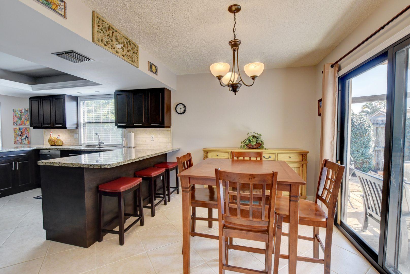 17285 Lake Park Road Boca Raton, FL 33487 - Photo 19 of 40 Dinette & Kitchen