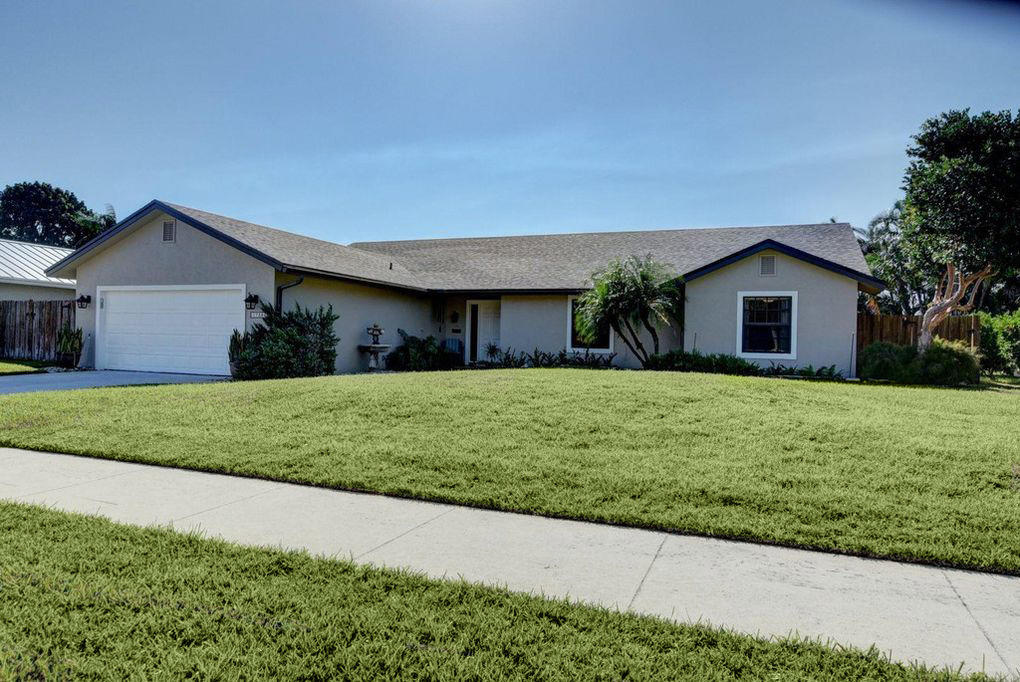 17285 Lake Park Road Boca Raton, FL 33487 - Photo 2 of 40 Exterior Front
