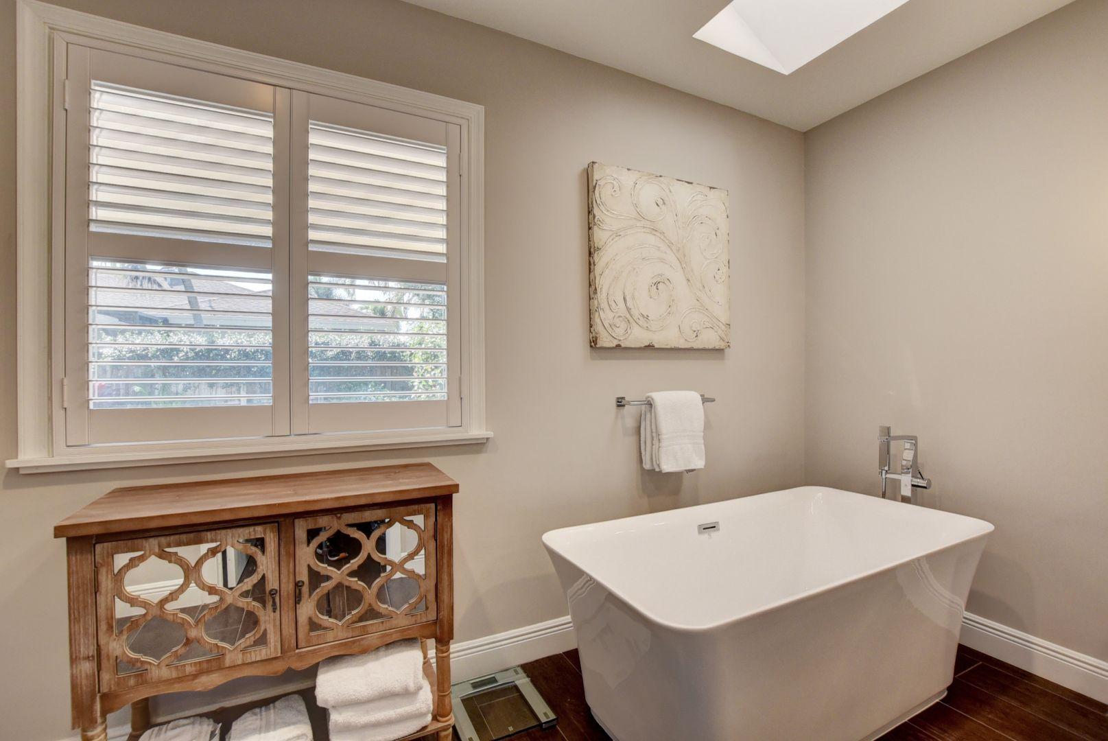 17285 Lake Park Road Boca Raton, FL 33487 - Photo 23 of 40 Master Bathroom Tub