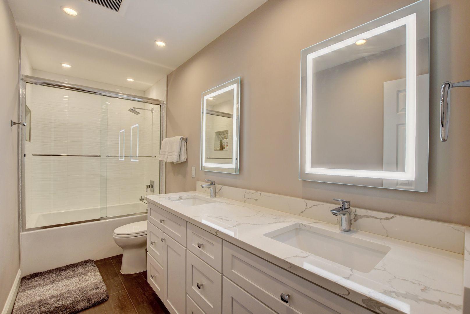 17285 Lake Park Road Boca Raton, FL 33487 - Photo 27 of 40 Hall Bathroom