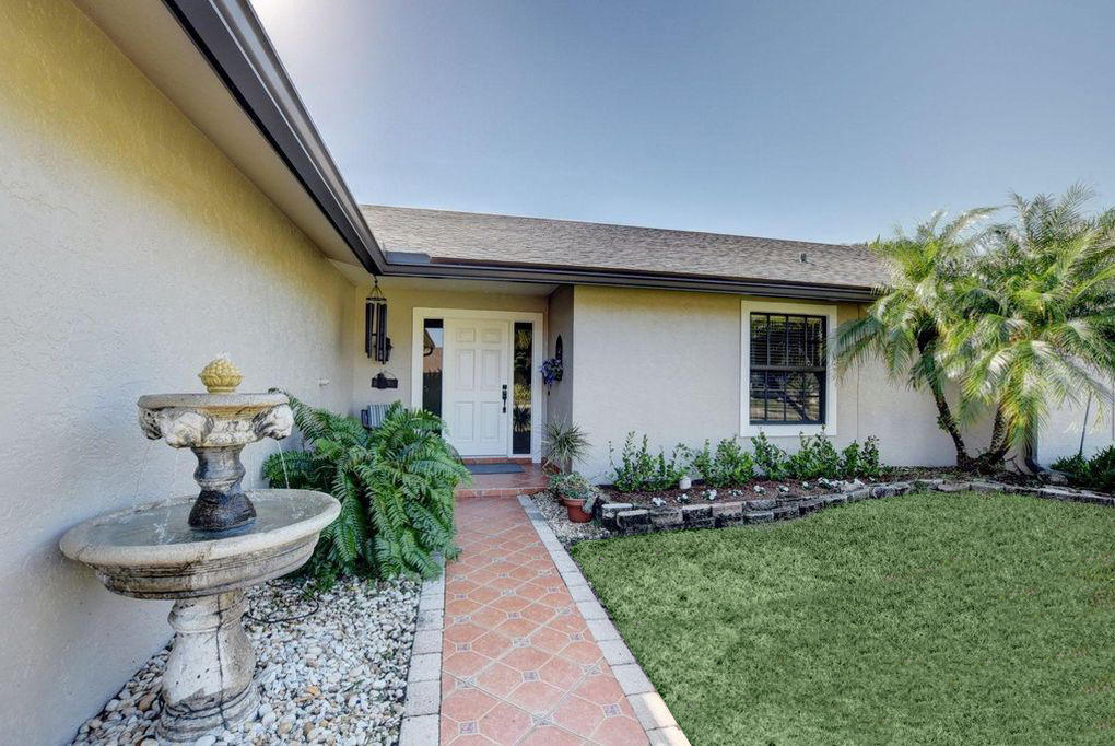 17285 Lake Park Road Boca Raton, FL 33487 - Photo 5 of 40 Front Entry