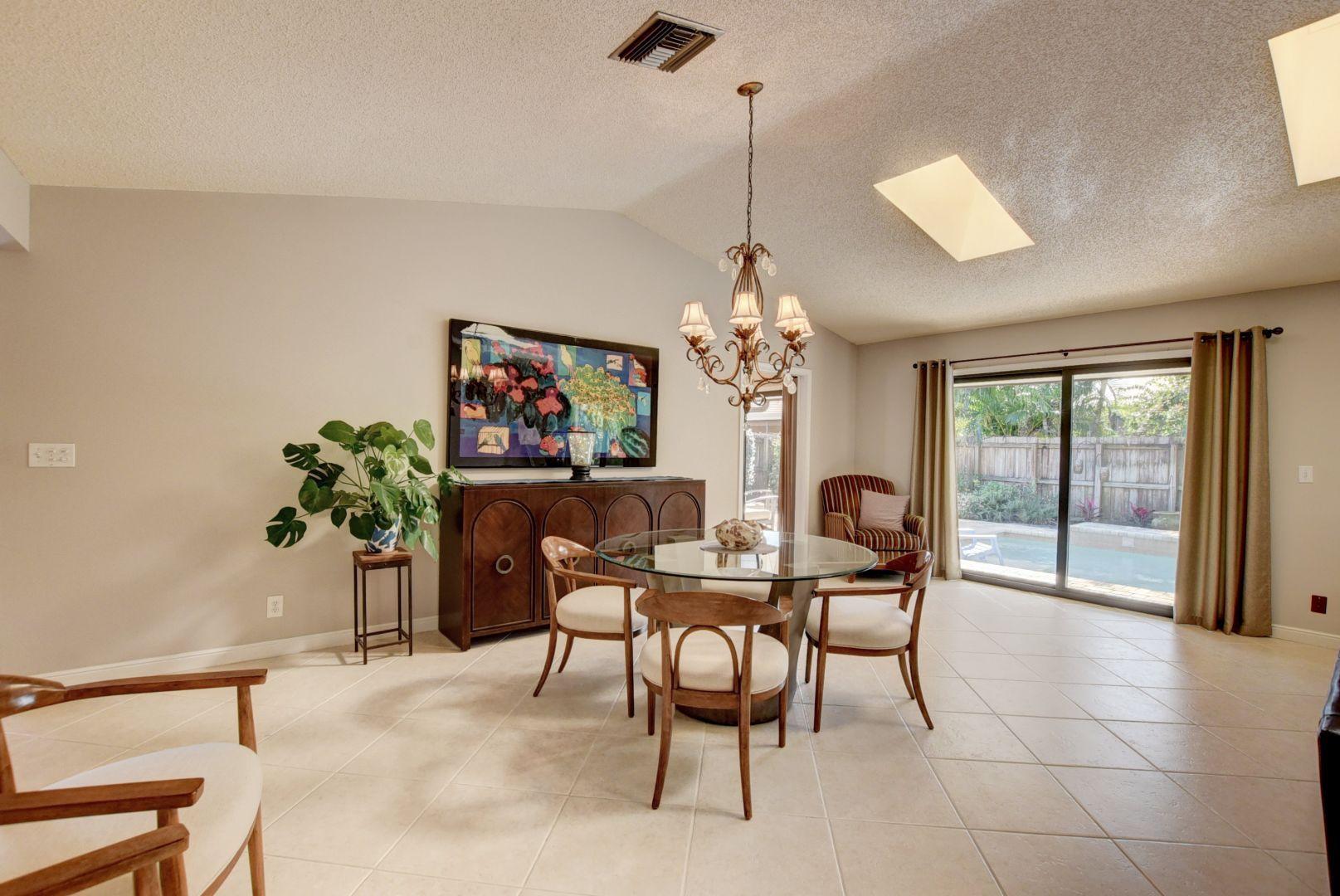 17285 Lake Park Road Boca Raton, FL 33487 - Photo 9 of 40 Dining Room