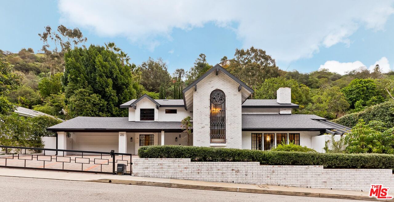 1060 Chantilly Road Los Angeles, CA 90077 - Photo 1 of 23 Gallery Image 1