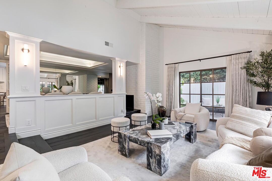 1060 Chantilly Road Los Angeles, CA 90077 - Photo 3 of 23 Gallery Image 3