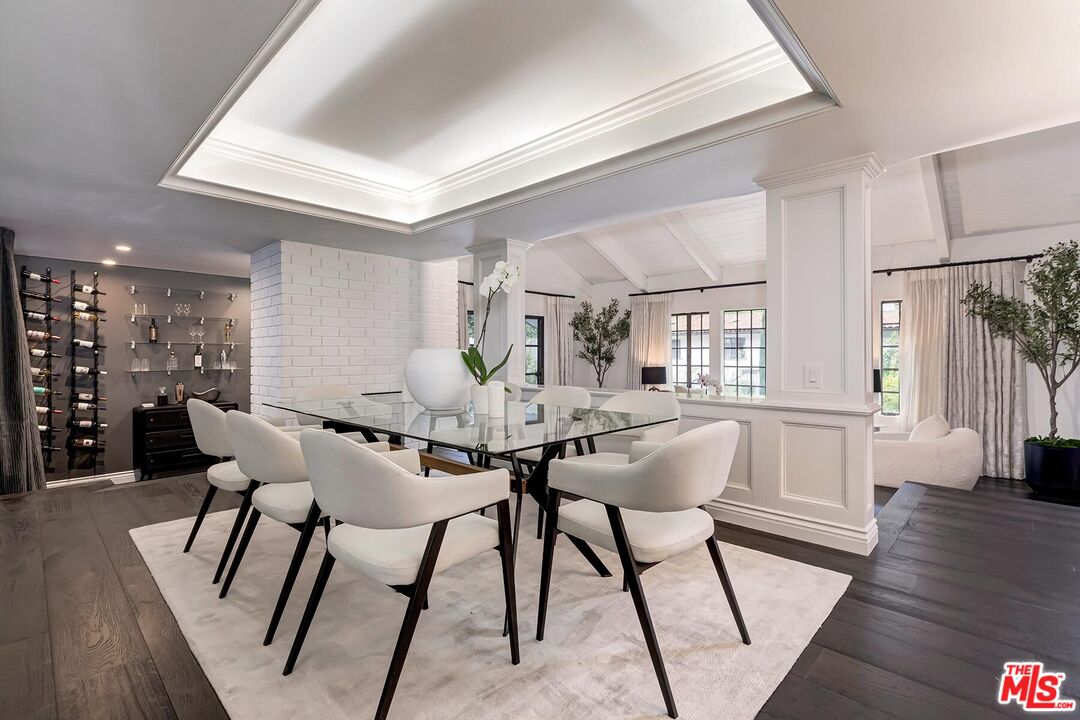 1060 Chantilly Road Los Angeles, CA 90077 - Photo 5 of 23 Gallery Image 5