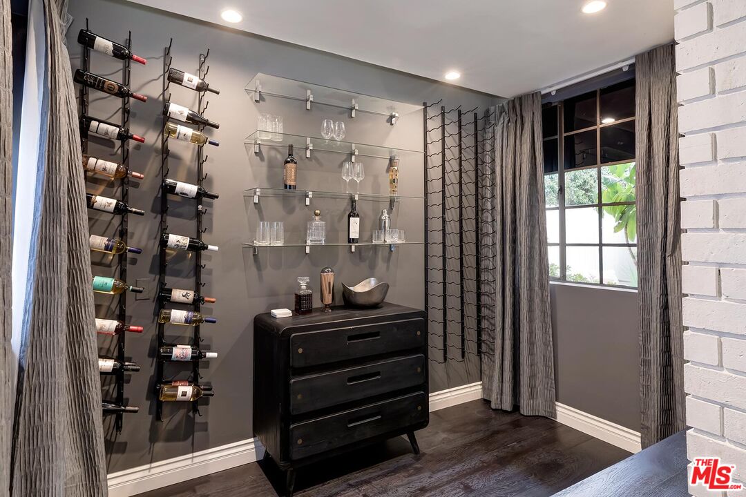 1060 Chantilly Road Los Angeles, CA 90077 - Photo 6 of 23 Gallery Image 6