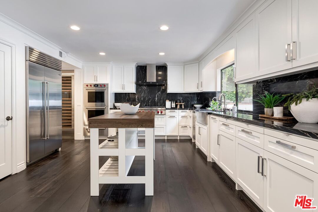 1060 Chantilly Road Los Angeles, CA 90077 - Photo 8 of 23 Gallery Image 8