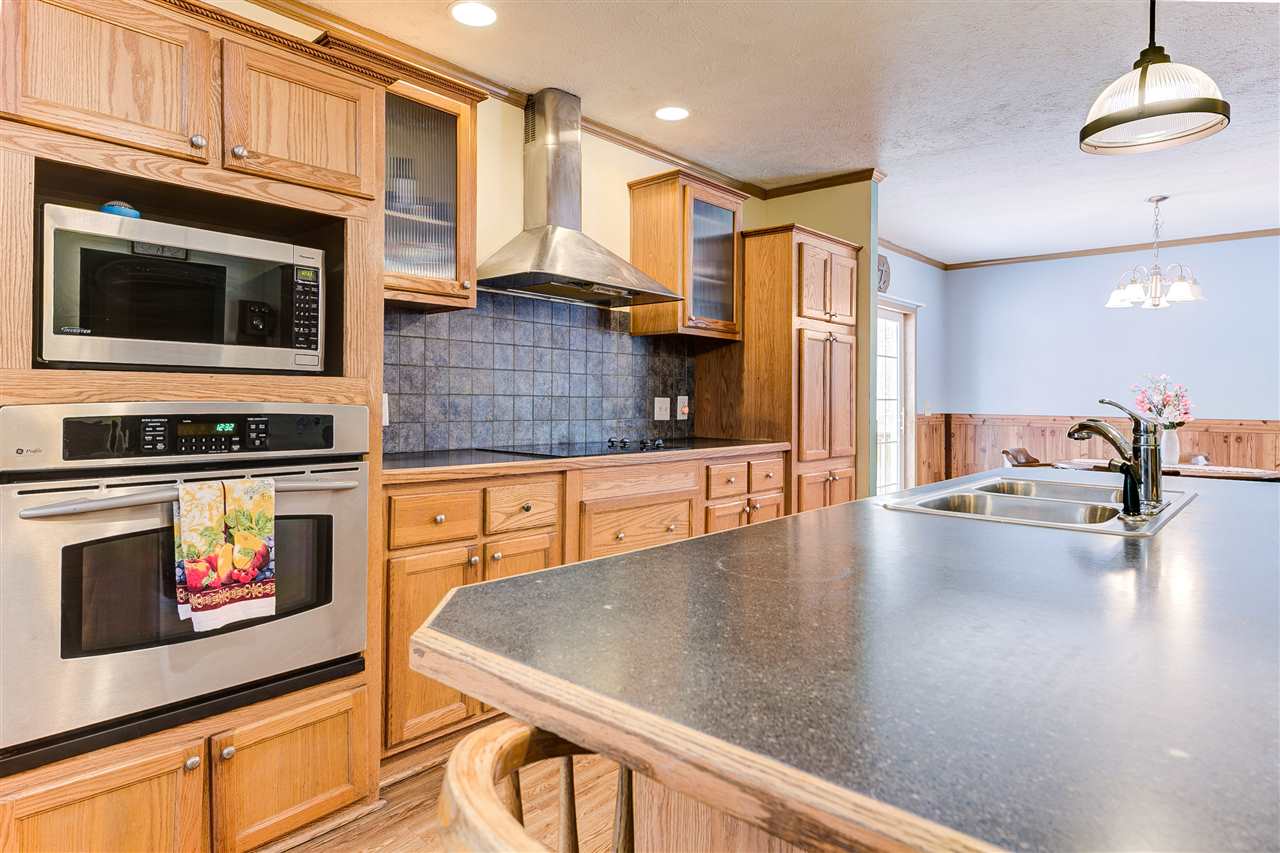 226 South Weldon Road Beulah, MI 49617 - Photo 8 of 43 1857999-7.JPG