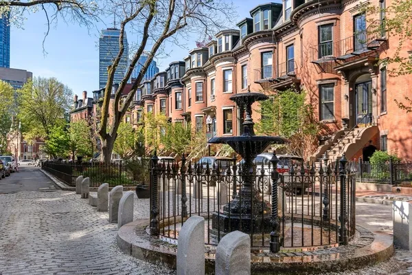 $1,470,000 | 12 Concord Square, Unit 1, Boston, MA 02118