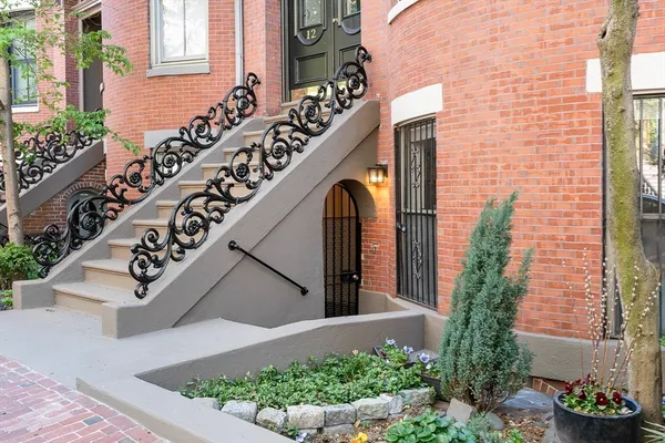 $1,470,000 | 12 Concord Square, Unit 1, Boston, MA 02118