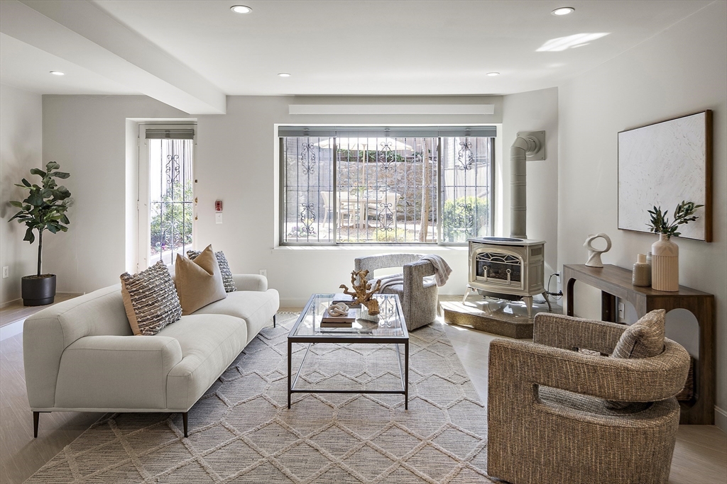 12 Concord Square, Unit 1 Boston, MA 02118 - Photo 4 of 33