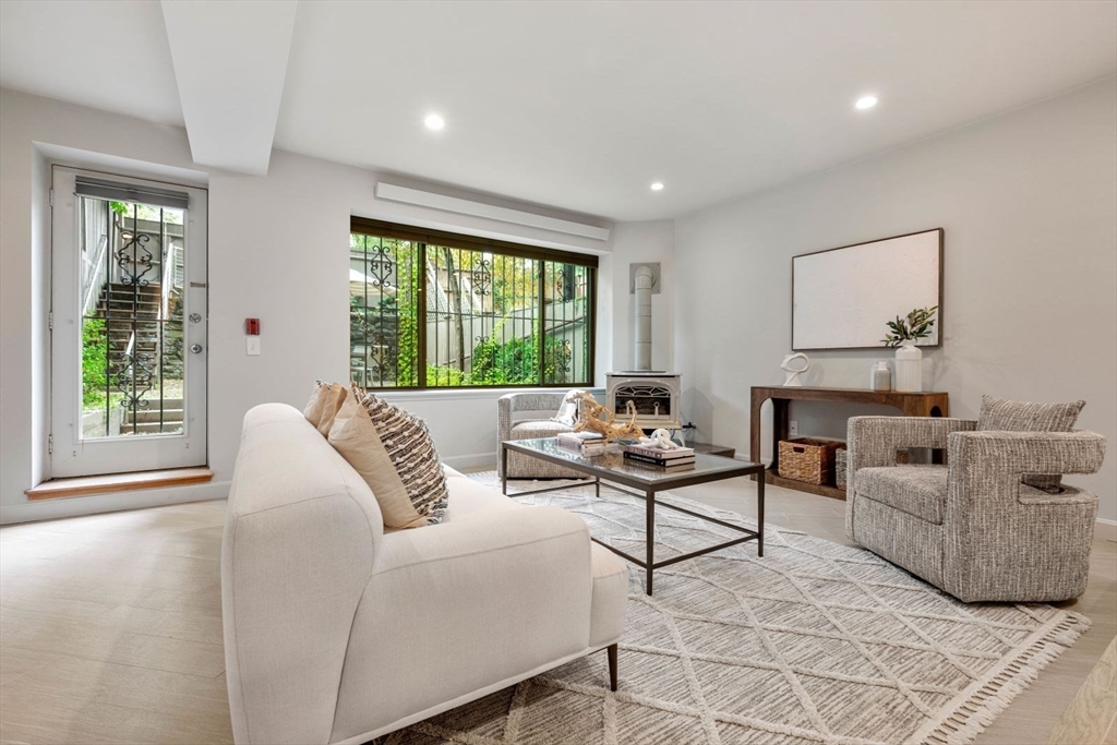 12 Concord Square, Unit 1 Boston, MA 02118 - Photo 5 of 33