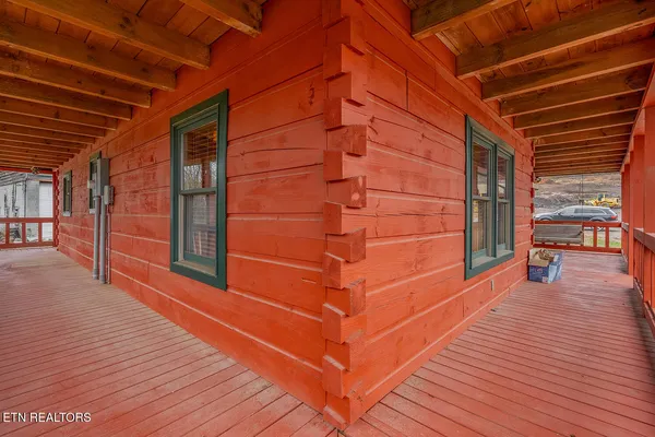 $1,100,000 | 147 R & R Sawmill Road, Harriman, TN 37748