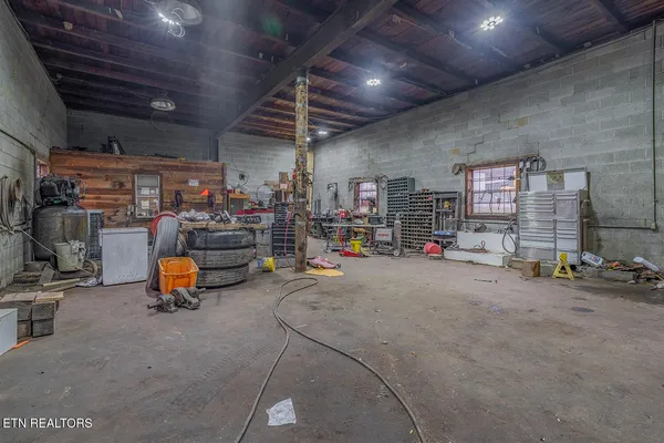 $1,100,000 | 147 R & R Sawmill Road, Harriman, TN 37748