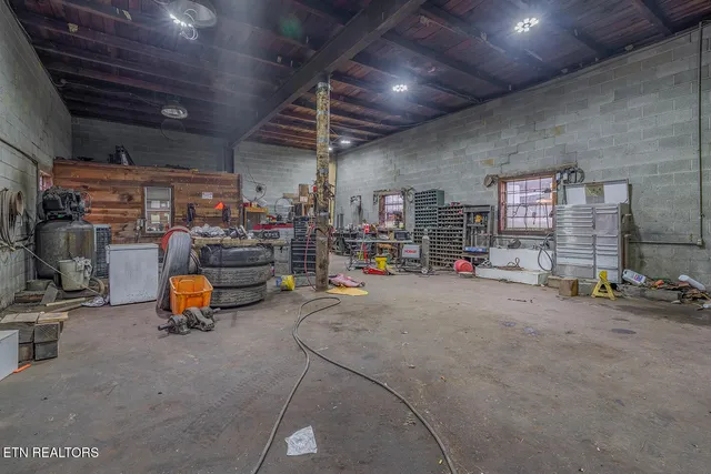 $1,150,000 | 147 R & R Sawmill Road, Harriman, TN 37748