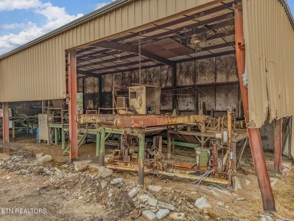 $1,100,000 | 147 R & R Sawmill Road, Harriman, TN 37748