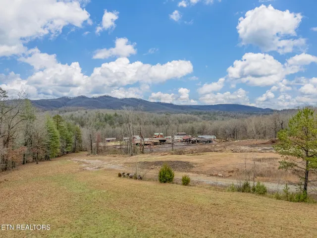 $1,150,000 | 147 R & R Sawmill Road, Harriman, TN 37748