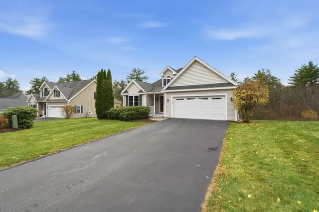 $615,000 | 10 Dewberry Lane, Hooksett, NH 03106