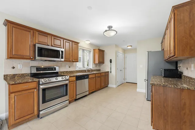 $615,000 | 10 Dewberry Lane, Hooksett, NH 03106