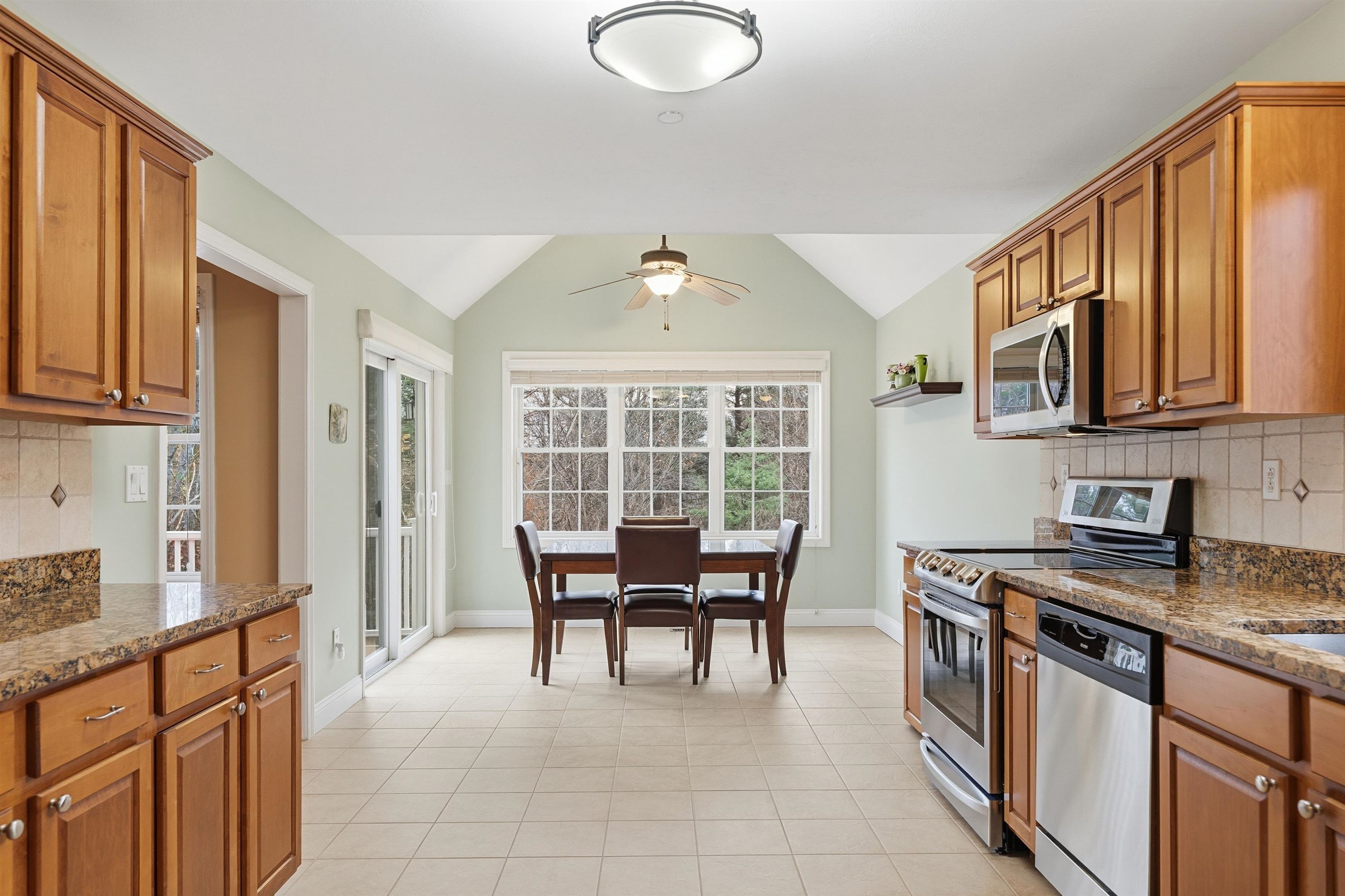 10 Dewberry Lane Hooksett, NH 03106 - Photo 30 of 42