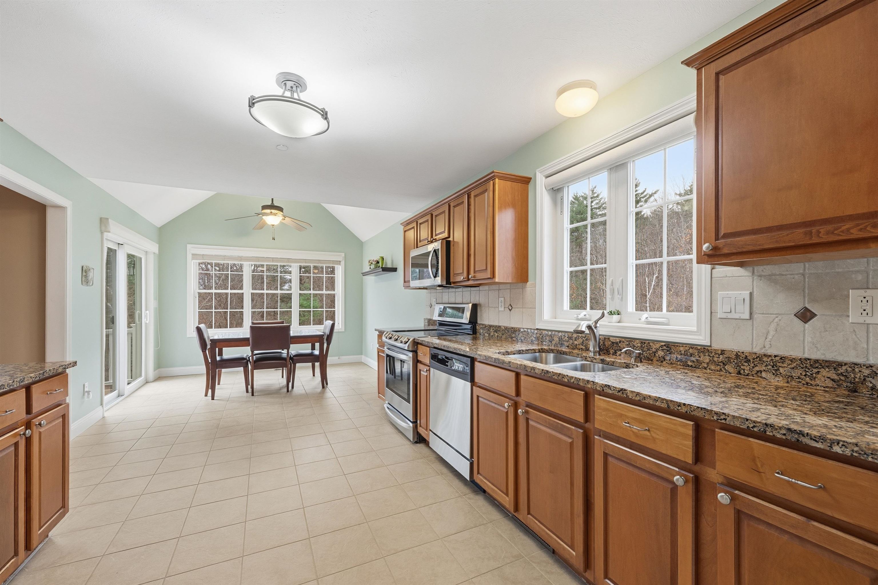 10 Dewberry Lane Hooksett, NH 03106 - Photo 31 of 42