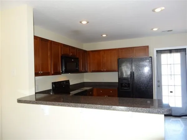 $2,100 | 185 Willow Oak Drive, Richmond Hill, GA 31324