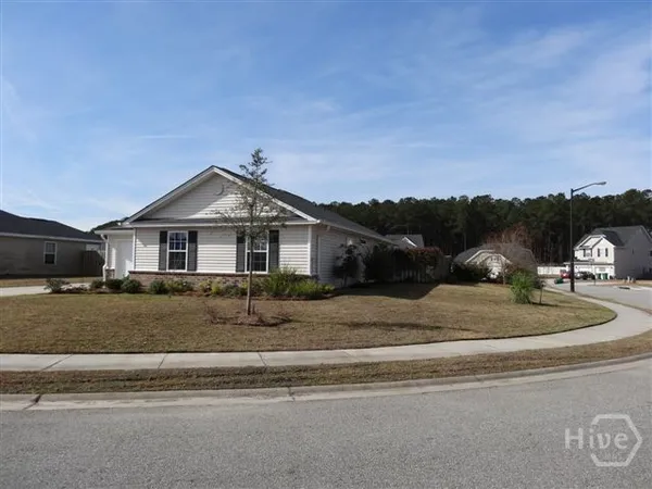 $2,100 | 185 Willow Oak Drive, Richmond Hill, GA 31324
